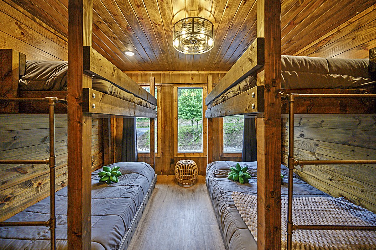 Bunk room with twin and full bunks